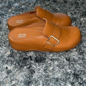 Fitflop Shuv buckle clog tan size 7
